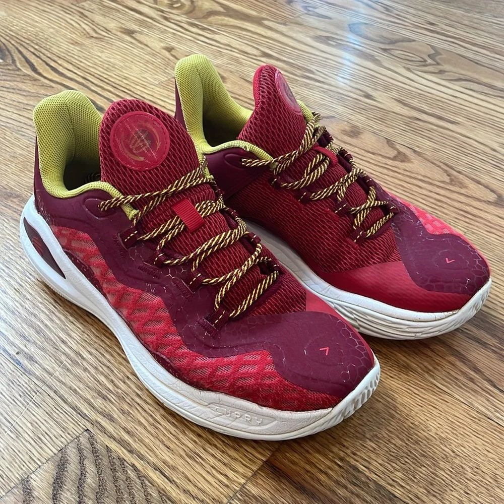 Under Armour Curry 11 Bruce Lee Fire Sneakers/Shoes. Size 7Y.